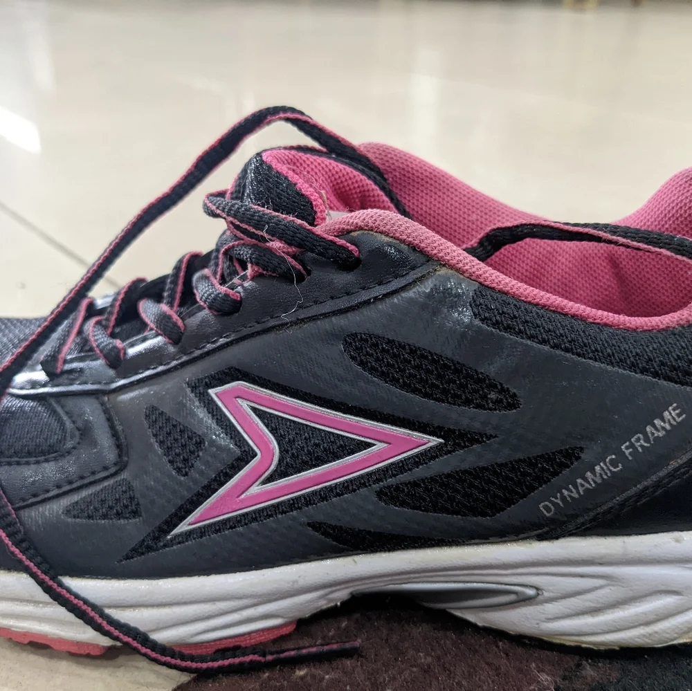 Women Shoe - Picture 2 of 5